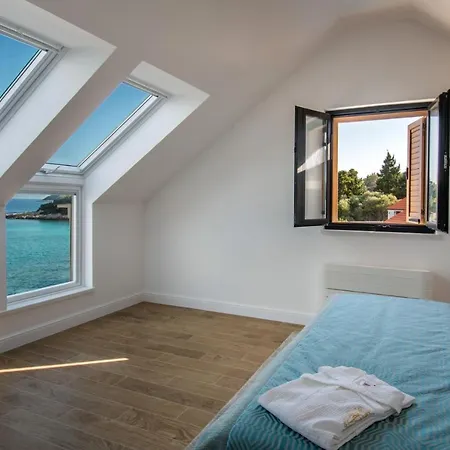 Villa Luxury Beachfront Korcula The Beach With Private Pool, Sauna And Gym At The Beach On Korcula Island - Prizba