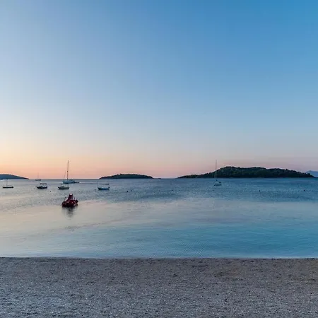 빌라 Luxury Beachfront Korcula The Beach With Private Pool, Sauna And Gym At The Beach On Korcula Island - Prizba