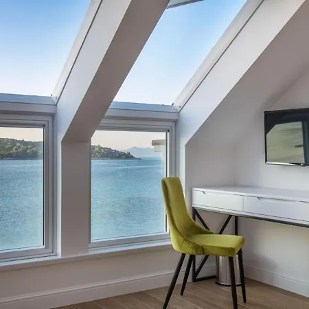 빌라 Luxury Beachfront Korcula The Beach With Private Pool, Sauna And Gym At The Beach On Korcula Island - Prizba