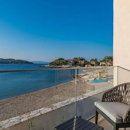 빌라 Luxury Beachfront Korcula The Beach With Private Pool, Sauna And Gym At The Beach On Korcula Island - Prizba *